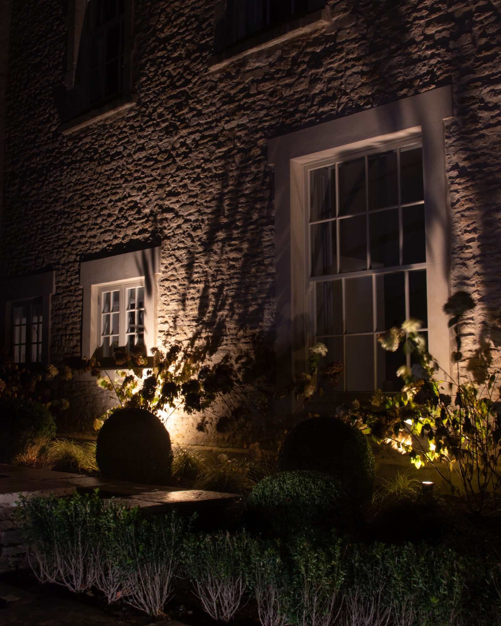 feature-wall-lighting